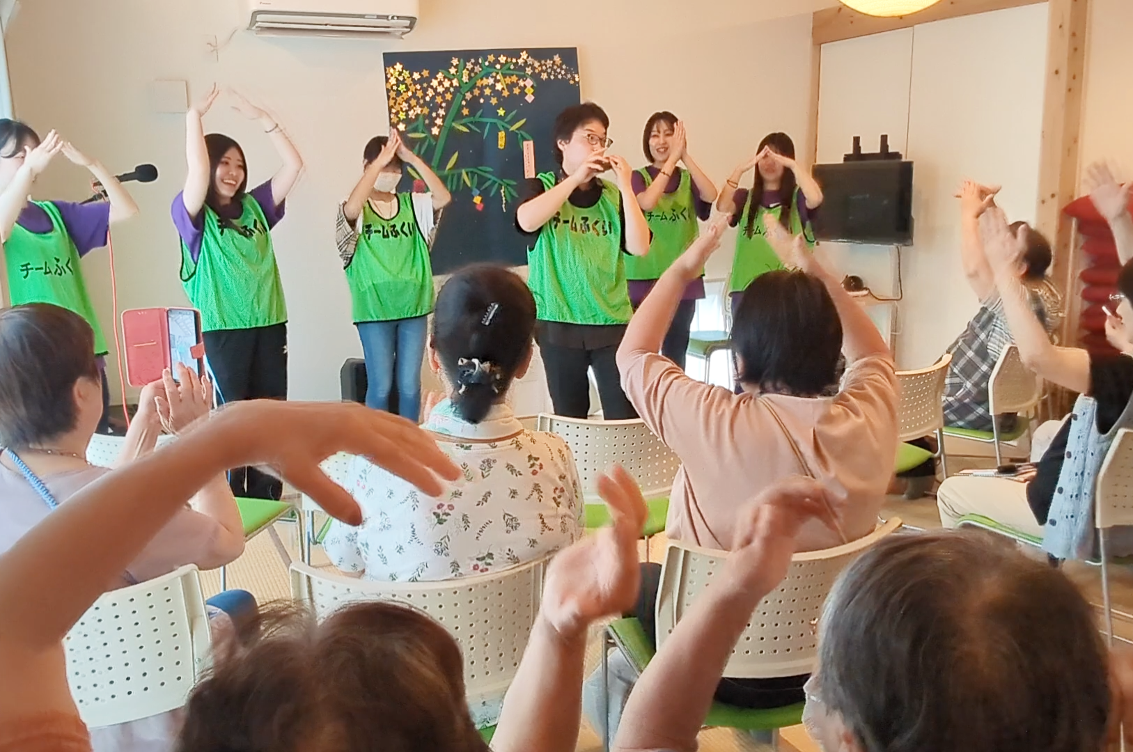 能登半島でのオカリナ演奏の様子